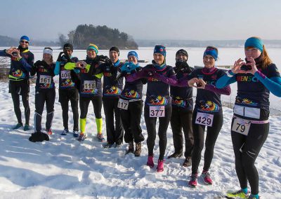Läufer mit Herz bei der Winterlauf-Challenge am Steinberger See